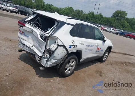 2021 Toyota Rav4 Xle z USA, uszkodzony, nr VIN 2T3P1RFV1MC209897